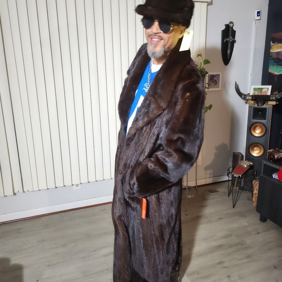 Luxury Extra Long Mahogany Mens Mink  Coat with matching baseball cap - Picture 4 of 4